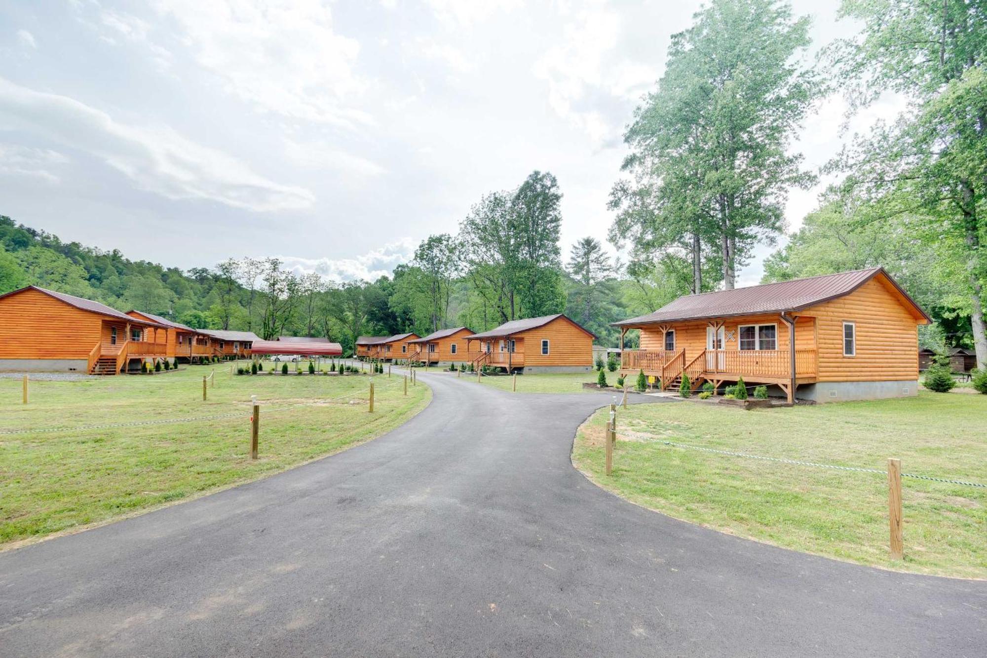 Cozy Smoky Mountain Cabin By Tuckasegee River! 布赖森城 外观 照片
